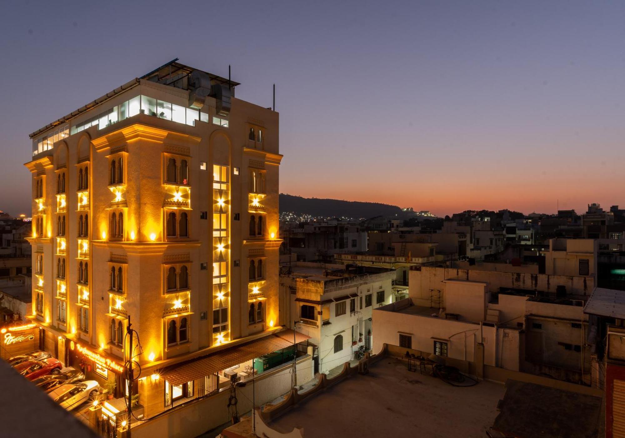 Raghunandan Palace - A Premier Boutique Stay, City Center & 500 Meters From City Railway Station Udaipur Exterior photo