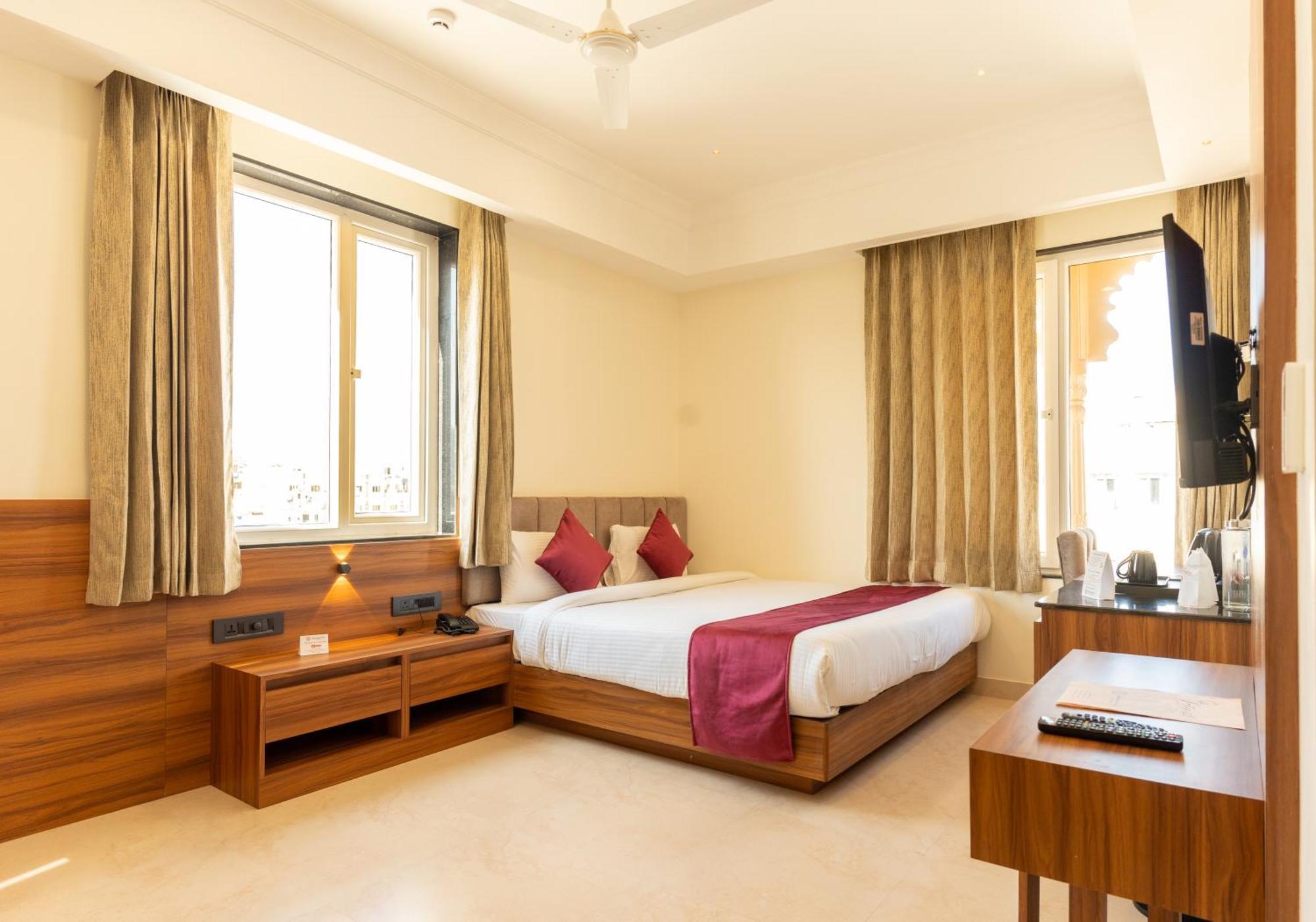 Raghunandan Palace - A Premier Boutique Stay, City Center & 500 Meters From City Railway Station Udaipur Exterior photo