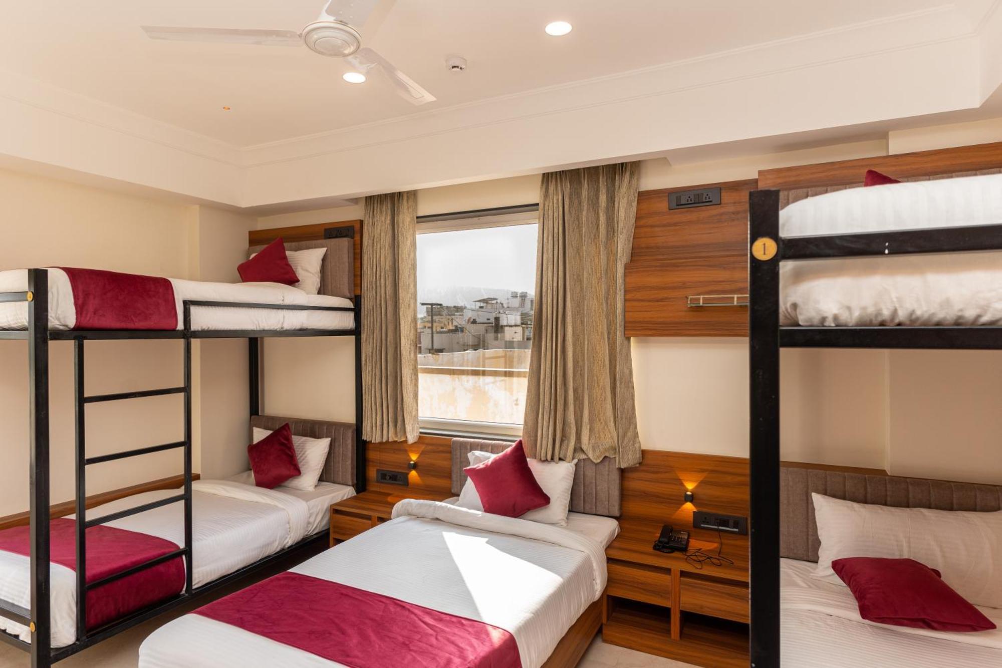 Raghunandan Palace - A Premier Boutique Stay, City Center & 500 Meters From City Railway Station Udaipur Exterior photo